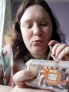 Feuchtekitty92xh online show from September 19, 1:15 pm