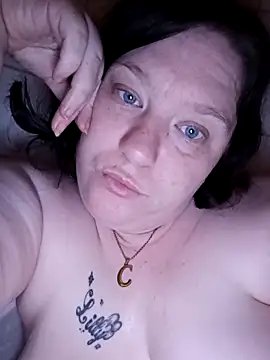 Feuchtekitty92xh online show from November 11, 4:24 pm