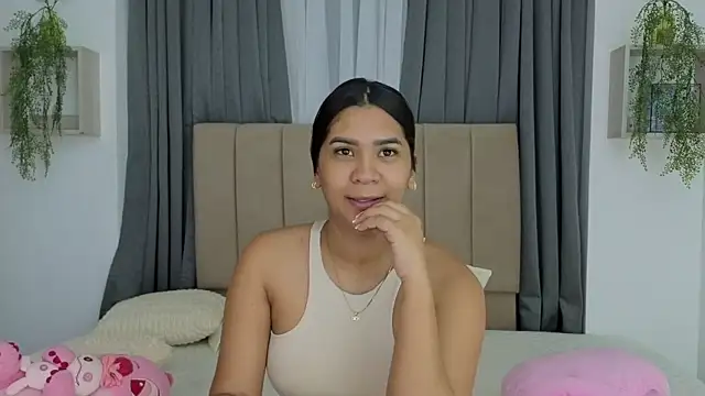 Penelophe01 online show from May 2, 9:31 pm