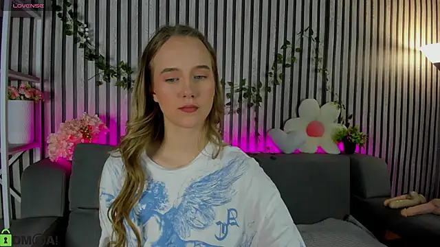 Casey Sweeet online show from March 3, 12:01 pm