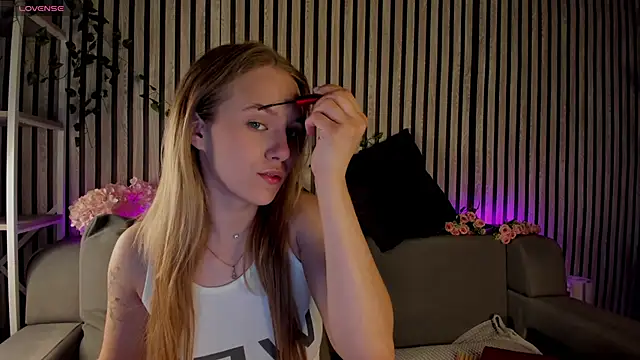 Casey Sweeet online show from June 1, 9:20 am