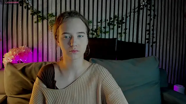 Casey Sweeet online show from February 7, 1:02 am