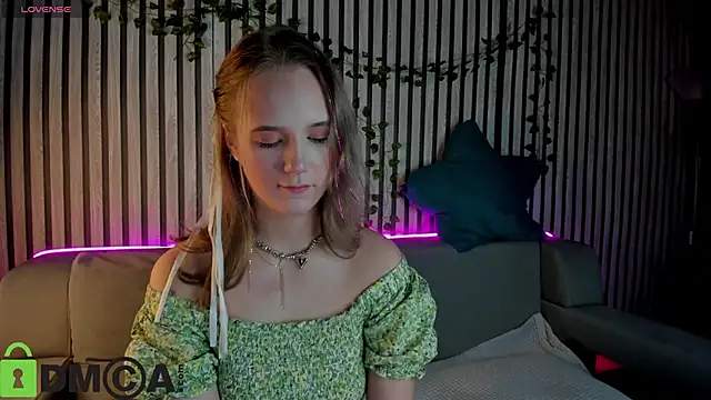 Casey Sweeet online show from December 21, 3:57 pm