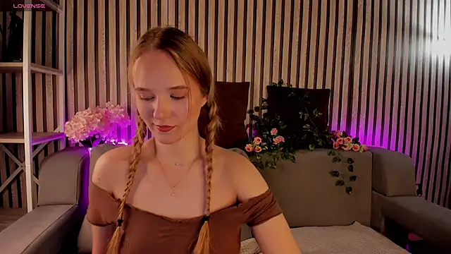 Casey Sweeet online show from May 18, 9:14 am