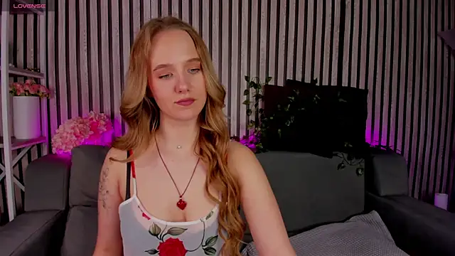 Casey Sweeet online show from April 4, 3:07 pm