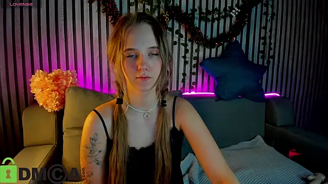 Casey Sweeet online show from January 6, 11:31 pm