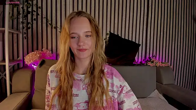 Casey Sweeet online show from June 2, 9:20 am