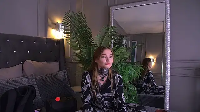 Snapshot of AriWild chatting on May 13, 4:41 am AriWild online show from May 13, 4:41 am