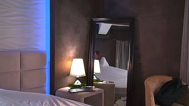 AriWild online show from March 19, 5:07 am