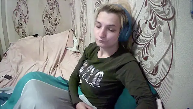 AlissaClark online show from April 30, 8:57 pm