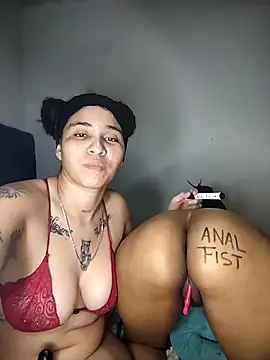 Snapshot of Vale_Nikol21 chatting on December 1, 3:18 am Vale Nikol21 online show from December 1, 3:18 am