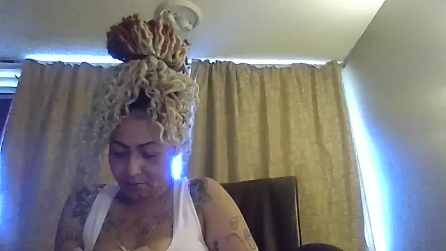 Snapshot of Flossee chatting on February 5, 5:09 pm Flossee online show from February 5, 5:09 pm