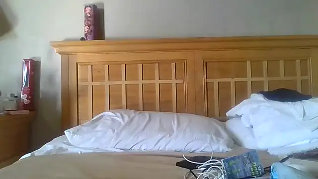 Snapshot of Flossee chatting on February 14, 10:43 pm Flossee online show from February 14, 10:43 pm