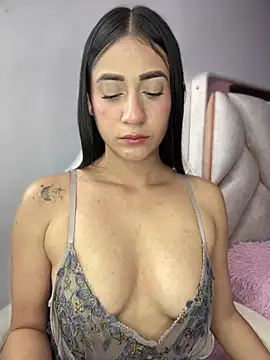 isabela l online show from June 7, 9:31 pm