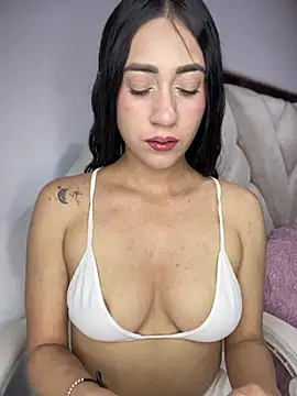 isabela l online show from July 5, 11:33 pm