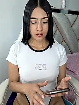isabela l online show from May 15, 12:30 am