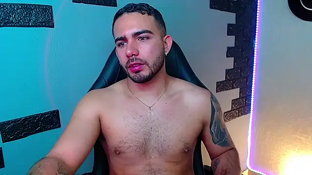 Snapshot of adamhairy chatting on June 29, 7:02 pm adamhairy online show from June 29, 7:02 pm