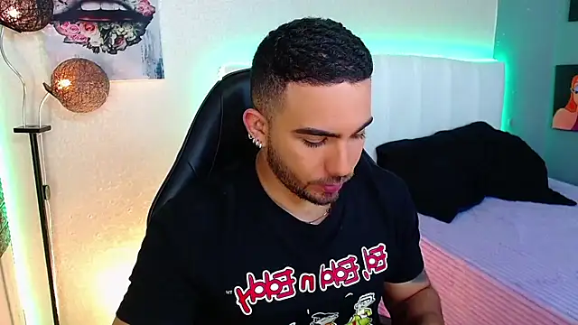 adamhairy online show from May 25, 7:01 pm