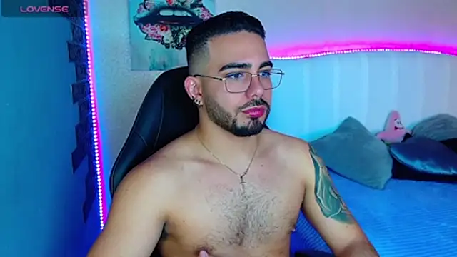 Snapshot of adamhairy chatting on July 11, 6:52 pm adamhairy online show from July 11, 6:52 pm