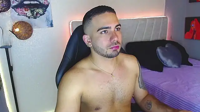 adamhairy online show from May 21, 7:11 pm