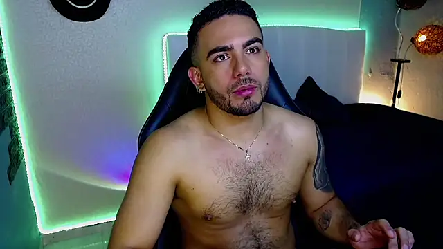 Snapshot of adamhairy chatting on June 26, 7:42 pm adamhairy online show from June 26, 7:42 pm