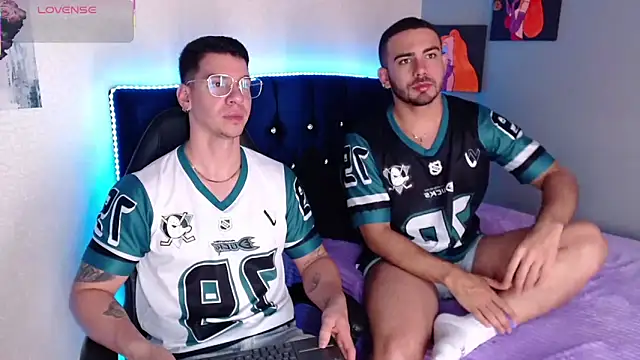 adamhairy online show from April 25, 2:25 am