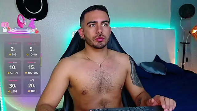 Snapshot of adamhairy chatting on June 16, 9:48 pm adamhairy online show from June 16, 9:48 pm