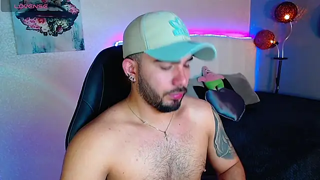 Snapshot of adamhairy chatting on July 18, 8:17 pm adamhairy online show from July 18, 8:17 pm