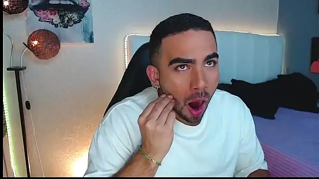 adamhairy online show from May 27, 8:49 pm