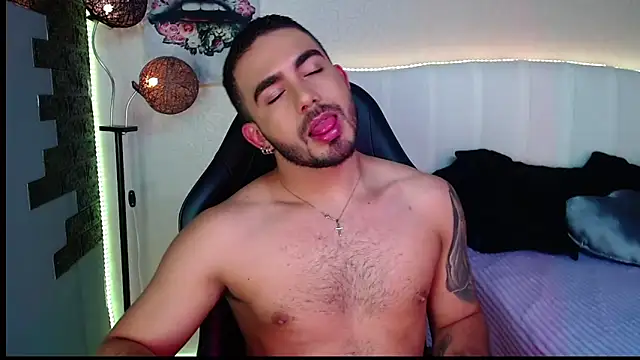 adamhairy online show from June 1, 7:46 pm
