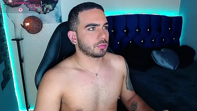 adamhairy online show from May 14, 7:44 pm
