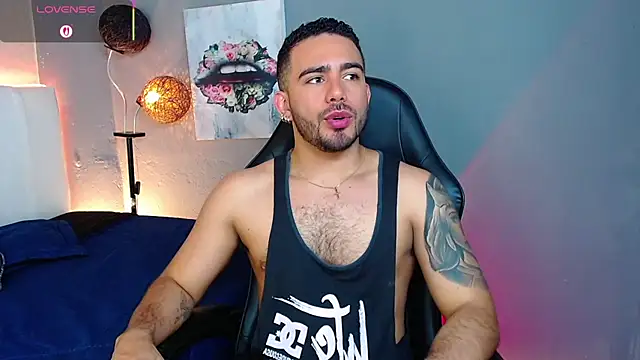 Snapshot of adamhairy chatting on June 21, 12:38 am adamhairy online show from June 21, 12:38 am
