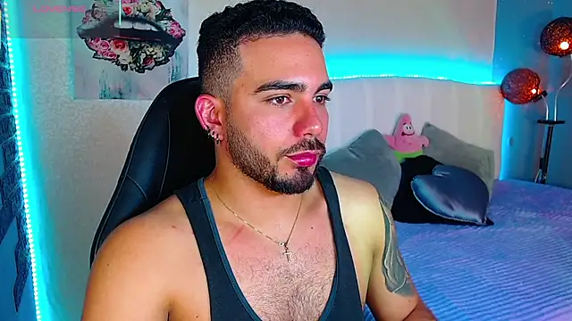 Snapshot of adamhairy chatting on July 15, 7:43 pm adamhairy online show from July 15, 7:43 pm