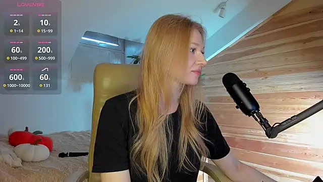 Snapshot of AuroraShoww chatting on October 23, 12:26 pm AuroraShoww online show from October 23, 12:26 pm