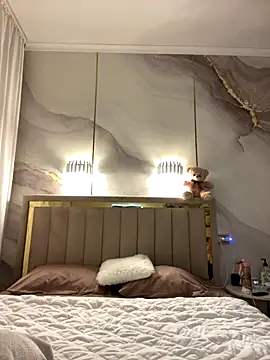 TiffaNoel online show from December 15, 4:02 pm