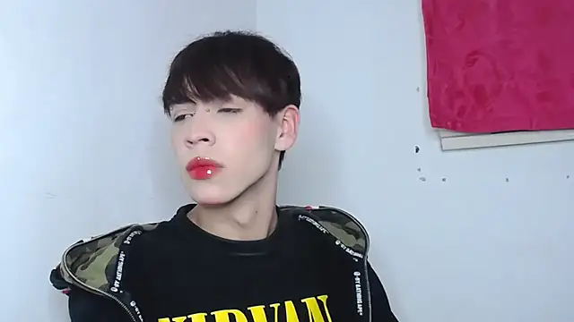 lucky stricke online show from November 7, 3:33 am