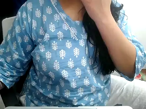 Roshi Love online show from June 22, 7:33 pm