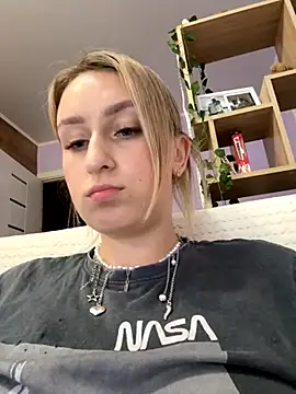 Snapshot of KassandraTress chatting on October 27, 12:39 pm KassandraTress online show from October 27, 12:39 pm