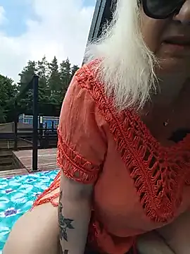 Snapshot of SquirtMilf00 chatting on July 12, 10:38 am SquirtMilf00 online show from July 12, 10:38 am