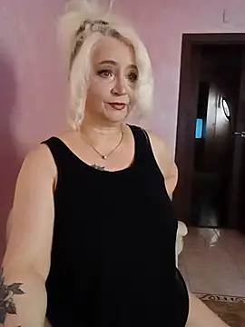 Snapshot of SquirtMilf00 chatting on June 10, 3:08 am SquirtMilf00 online show from June 10, 3:08 am