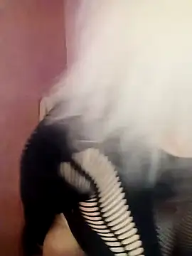 SquirtMilf00 online show from April 1, 3:41 am