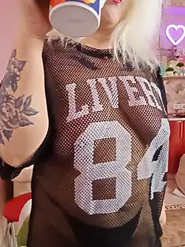 Snapshot of SquirtMilf00 chatting on June 17, 2:55 am SquirtMilf00 online show from June 17, 2:55 am