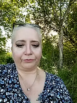 Snapshot of SquirtMilf00 chatting on June 21, 4:02 pm SquirtMilf00 online show from June 21, 4:02 pm