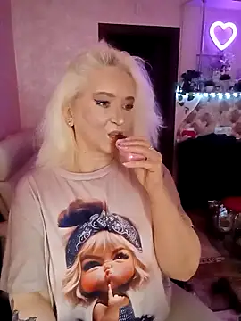 SquirtMilf00 online show from March 22, 3:32 am