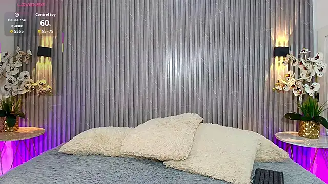 SOPHICOLLINS online show from October 2, 6:55 pm