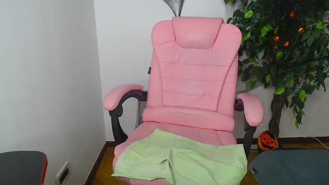 Snapshot of Erika_bestboobs chatting on October 30, 9:22 pm Erika bestboobs online show from October 30, 9:22 pm