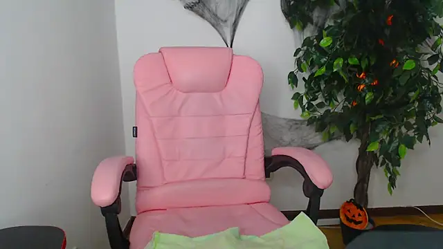 Snapshot of Erika_bestboobs chatting on October 31, 9:22 pm Erika bestboobs online show from October 31, 9:22 pm