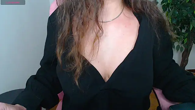 Snapshot of Erika_bestboobs chatting on September 18, 7:17 pm Erika bestboobs online show from September 18, 7:17 pm