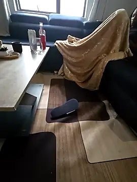 mojaymort online show from November 15, 4:00 pm