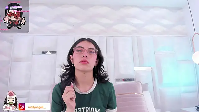 Im Molly Angel online show from December 4, 8:08 pm